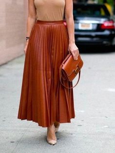 Olivia Mark - Urban Style Skirt with Soft, Ruched Fabric Summer Pleated Brown Skirt, Brown Flowy Pleated Skirt For Spring, Brown Midi Skirt For Spring, Spring Brown Flowy Pleated Skirt, Chic Brown Long Pleated Skirt, Chic Long Brown Pleated Skirt, Brown Pleated Skirt For Summer, Chic Non-stretch Brown Skirt, Summer Brown Pleated Skirt