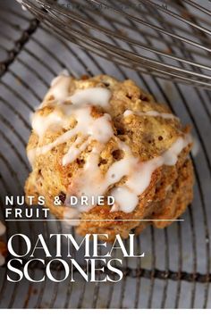 Oatmeal Scones with a glaze. Scones With Buttermilk, Sweet Brunch Ideas, Banana Bread Homemade, Fluffy Oatmeal, Fluffy Scones, Savory Brunch Recipes, Dried Fruit Recipe