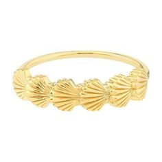 Bring the beauty of the ocean to your fingertips with this stunning 14K yellow gold ring. The six scallop seashells are artfully arranged side by side to create a unique and eye-catching design. Perfect for those who love the beach or have a passion for marine life, this ring is a true statement piece. Its high-quality materials ensure it will last a lifetime and be cherished for generations to come. Product SpecificsAll specifications are approximate and may vary for the same model. Metal Yello Beachy Ring, Scallop Seashell, Seashell Ring, Europe Fashion, Textured Ring, Yellow Gold Ring, Side By Side, Marine Life, Yellow Gold Rings