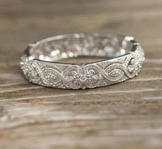 a close up view of a wedding ring on a wooden surface with the words falanca com written below it