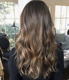 Brown Hair Cuts, Light Brunette Hair, Brown Wavy Hair, Brown Ombre Hair, Brown Hair Looks, Brown Hair Inspo, Brunette Hair With Highlights, Hair Color Light Brown, Brown Hair Balayage