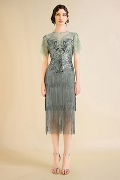 Shop 1920s Dresses - Floral Fringe Flapper Dress | BABEYOND Jazz Era Fashion Flappers 1920s, Diy Flapper Dress, Jazz Era Fashion, Gatsby Theme Wedding, 1920s Evening Gowns, 20s Theme, Themed Dresses, 1920s Theme, 1920s Headpiece