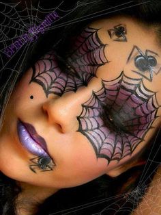 The Art of Paint Carnaval Make-up, Halloweenský Makeup, Creepy Makeup, Black Smokey, College Halloween, Face Painting Halloween, Halloween Makeup Looks, Halloween Costumes College