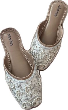 Embellished Flats For Wedding, Elegant Handwork Flats, Traditional Summer Wedding Shoes, Elegant Embroidered Party Flats, Elegant Embroidered Flats For Party, Elegant Embroidered Flats, Dori Work Wedding Shoes With Closed Toe, Transitional Slip-on Wedding Shoes, Wedding Shoes With Dori Work