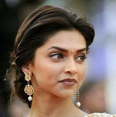 Deepika padukone Deepika Padukone Sari, Deepika Hairstyles, Deepika Padukone Saree, Flattering Hairstyles, Deepika Padukone Style