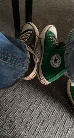 Black Converse Aesthetic, Green Converse Outfit, Dark Green Converse, Converse Shoes Outfit, Chipmunks Movie, High Top Converse Outfits, Green Dress Outfit, Uni Fits