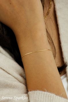 خواتم خطوبة, Gold Layered Bracelets, Bracelet Layering, Dainty Gold Bracelet, Gold Chain Bracelet, Bracelet Box, Gold Armband, Bracelet Dainty