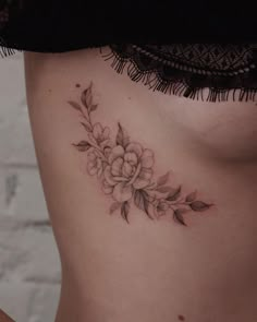 Flower Tattoo Ideas on Ribs Rose Ribcage Tattoos For Women, Ribs Women Tattoo, Rose Side Rib Tattoo, Ribcage Rose Tattoo, Ribcage Floral Tattoo, Woman Side Tattoo Ribs, Floral Cover Up, Floral Side Tattoos Women Ribs, Peony Tattoo Ribs