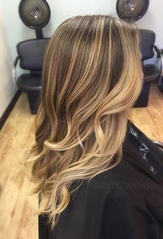 Caramel And Platinum Balayage, Low Lights Balayage Blonde, Gold Blonde Highlights On Brown Hair, Lived In Honey Blonde Balayage, Warm Tone Blonde Balayage, Highlights Pale Skin, Blonde Ends On Brown Hair, Blonde Balayage With Babylights, Brown Hair Types