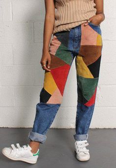 Colourful way to save your favourite jeans #handmade #art #design Vestiti In Jeans, Painted Jeans, Painted Clothes, Moda Vintage, Mode Vintage, Outfit Casual