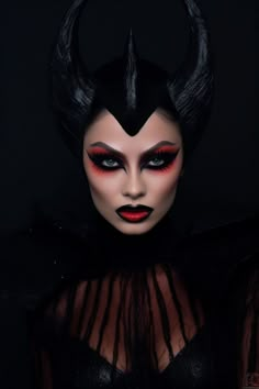 Villans Halloween Costume, Princess Of Darkness Makeup, Villain Eye Makeup, Maleficent Makeup Look, Disney Villain Makeup Looks, Maleficent Face Paint, Dark Queen Makeup Halloween, Red And Black Witch Makeup, Maleficent Inspired Makeup