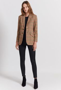 Brown Houndstooth Blazer Outfit, Brown Checked Blazer Outfit, Blazer Night Out Outfit, Trendy Professional Outfits, Checked Blazer Outfit, Houndstooth Blazer Outfit, Cute Blazer Outfits, Neutral Closet, Business Professional Attire