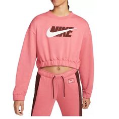 Women’s Pink Sportswear Icon Clash Oversized Fleece Crewneck Sweatshirt In A Size Xxl. Oversized Fit With Fleece Lining. Nwt. Cropped Style With A Waistband At The Bottom Of Sweater. Nike Logo On The Front And Upper Back Patched. Nike Looks, Fabric Logo, Women's Sportswear, Crop Top Sweatshirt, Nike Sweater, Workout Sweatshirt, Fleece Sweatshirt, Sportswear Women, Crop Sweatshirt