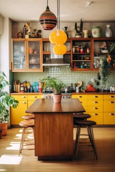 Modern Eclectic Kitchen, Eclectic Kitchen Design, Eclectic Kitchen, Yellow Kitchen, Boho Kitchen, Decor Tips, Kitchen Colors