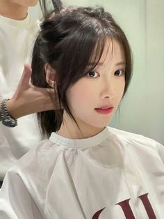 Face Framing Bangs Korean, Side Bangs In Ponytail, Korean Hair Ponytail, See Thought Bangs, Poni Curtain Bags, Side Bangs Asian Hair, Korean Soft Bangs, Medium Wispy Haircuts, Korean Mid Length Haircut