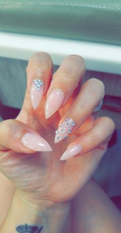 Short Stelito Nails, Stelito Nails, Nude Stiletto Nails, French Stiletto Nails, Ombre French Nails, Baby Shower Nails, Pearl Nail Art, Nails Bling