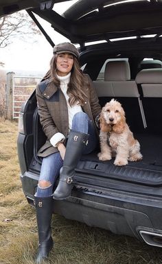 English Country Attire For Women, Horse Race Outfit Casual, Ladies Hunting Outfit, English Countryside Outfit Fall Fashion, Elegant Outdoor Outfit, Cotswold Style Fashion, Posh Country Style, Old English Style Clothes, Women’s Country Fashion