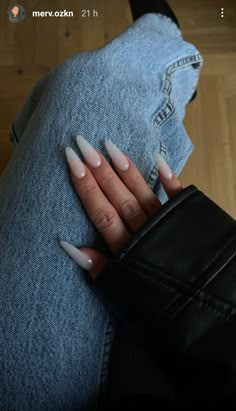 White French Tip Stiletto Nails, White Nails White French, Nails Inspo White, French Tip Stiletto Nails, French Tip Stiletto, Nails White French Tip, Nails White French, White French Tip