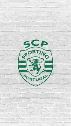 the scp sporting portugal logo is painted on a white brick wall with green lettering