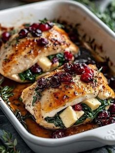 Cranberry Spinach Brie Stuffed Chicken, Cranberry Stuffed Chicken Breast, Chicken Breast Christmas Dinner, Stuffed Chicken Breast Spinach, Stuffed Chicken Breasts, Cranberry Chicken, Crock Pot Recipes, Chicken Entrees, Fresh Spinach