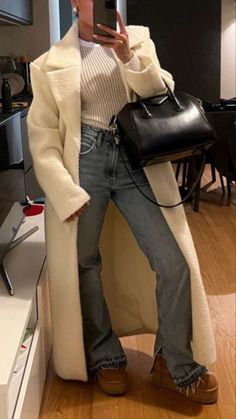 Kim K Neutral Outfits, Every Shoe A Woman Needs, Winter Outfits 23/24, Casual Winter Outfits For Women Jeans, Grungy Chic Outfits, Winter Pants Women Cold Weather, Autumn Fits Casual, Greece Outfit Ideas Winter, Casual Winter Night Out Outfit