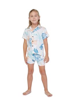 Rayon 100%, Soft and Silk Like feel Coconut Buttons Size 2 to 8 includes a shirt with matching shorts Size 10 to 14 includes shirt only Matching Outift for Men, Women, Girl and Boy Available Kids Matchung Florida Bacation Shirt, Luau Shirts, Poncho Dress, Girl Sleeves, Girl And Boy, Mother Son, Sweetheart Dress, Butterfly Dress, 1 Girl