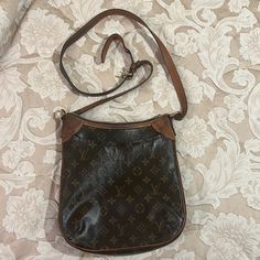 Class Lv Crossbody, Purchased In 2014. Lots Of Love And Wear, Ready To Send To A New Home! Review The Pictures Closely, Ask Questions! Louis Vuitton Crossbody, Louis Vuitton Brown, Lots Of Love, Louis Vuitton Bags, Louis Vuitton Bag, Of Love, New Home, Louis Vuitton, Bag Lady