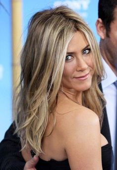 Jahodová Blond, Brown Hair With Highlights And Lowlights, Jennifer Aniston Hair, Trendy Hair Color, Brown Hair With Highlights, Dirty Blonde