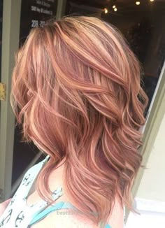 Red And Blonde Fall Hair, Cherry Red And Blonde Hair, Rose Gold Highlights Blonde, Blonde Highlights With Red Lowlights, Rose Gold Lowlights, Blonde Hair With Lowlights Fall Red, Blonde With Strawberry Blonde Highlights, Blonde Hair Color Ideas For Fall Winter, Caramel Blonde Hair Color