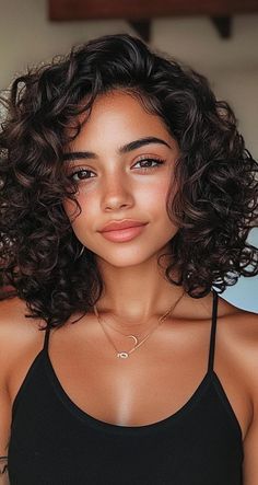 Enhance your natural curls with medium curly hairstyles that offer volume and texture. A layered cut or a shoulder-length bob can add movement and shape, perfect for creating a fresh, modern look. These hairstyles are easy to maintain and perfect for highlighting your curls' natural beauty. Shoulder Length Fine Curly Hair, Medium Curly Hairstyles, Bob Length, 3a Hair, Shoulder Length Curly Hair, Fine Curly Hair, Medium Hair Styles For Women