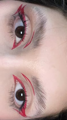 Artsy Makeup Look, Eyeliner Colorful, Artsy Makeup, Concert Makeup, Red Eyeliner, Show Makeup, Red Arrows