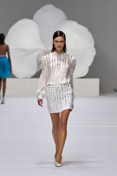 Genny Spring 2025 Ready-to-Wear https://www.vogue.com/fashion-shows/spring-2025-ready-to-wear/genny/slideshow/collection#31 Fashion News, High Fashion, Ready To Wear, Vogue, How To Wear, Beauty