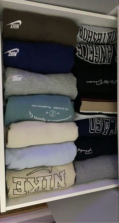 Sweatshirt Collection Closet, 2024 Vision Board Clothes, Closet Organisation Aesthetic, Lots Of Clothes Aesthetic, Organisation Ideas Wardrobe, New Wardrobe Aesthetic Vision Board, Vision Board Style Clothes, Hoodie Collection Closet, Clean Wardrobe Aesthetic