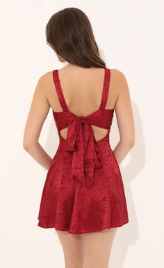 Sherice Floral Jacquard A-Line Dress in Red | LUCY IN THE SKY Vintage Hoco Dress, Hoco Dress Short, Red Hoco Dress, Short Red Prom Dresses, Cute Red Dresses, School Dance Dresses, Cute Homecoming Dresses, Celebrities Fashion, Winter Formal Dresses