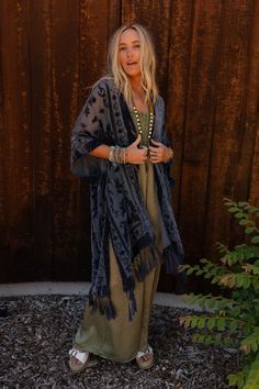 Crushin' On You Velvet Kimono - Navy Blue | Three Bird Nest Kimono Winter Outfit, Witchy Kimono, Kimono With Dress Outfit, Velvet Kimono Outfit, Boho Kimono Outfit, Advanced Style Boho, Velvet Fringe Kimono, Black Plain Dress, Kimono Outfits