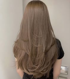 Korean Hair Color, Beige Hair, Brown Hair Looks, Brown Hair Inspo, Hair Inspiration Long, Hairstyles For Layered Hair, Haircuts Straight Hair, Haircuts For Medium Hair, Haircuts For Long Hair