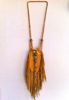 Medicine Pouch Pattern, Native American Medicine Bag, Boho Style Purses, Leather Medicine Pouch, Leather Belt Crafts, Leather Fringe Handbag, Medicine Pouch