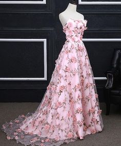 Rose tulle 3d fleurs longues robes de bal rose Pink Flower Prom Dress, Whimsical Prom Dress, Pink Rose Dress, Slavic Style, Flower Prom Dress, Prom Inspo, Floral Dress Formal, Prom Dresses Long Lace, Floral Prom Dresses