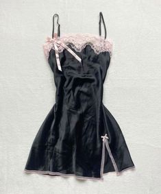 Stile Blair Waldorf, Iconic Y2k, Medium Pretty, Victoria Secret Black, Silk Slip Dress, Lace Slip, Cute Bow, Silk Slip, 2000s Fashion