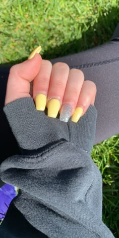 Short Coffin Shape Nails Summer, Nail Dipping Powder Colors, Spring Break Nails, Short Coffin, Broken Nails, Girly Acrylic Nails, Vibrant Nails