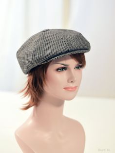 Shop elegant wool berets for women and men to complement your fall outfit and make a great Christmas gift for ladies and guys! All our hats are made by us with great care and love in our handmade fashion design studio. ■ MADE TO ORDER: up to 3-5 business days from payment date (before shipping) ■ Size chart: see photo #2 ■ Size adjustable with invisible elastic band sewn in at back ■ Made of premium quality dense wool fabric in light grey and charcoal with delicate houndstooth pattern ■ Addition Baret Hat Grey, Trendy Wool Cap, Trendy Fitted Flat Cap, Fashion Design Studio, Gatsby Hat, Fashion Designer Studio, Kinds Of Hats, Baker Boy Hat, Newsboy Hat