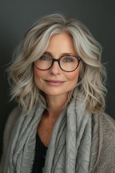 10. Textured Lob - Hairstyles For Women Over 50 With Glasses Hair 50, 50 Hairstyles, Sophisticated Hairstyles, Hairstyles For Women Over 60, Hairstyles With Glasses, Hairstyles For Women Over 50, Makeup Hacks, Chic Hairstyles, Hair Colours