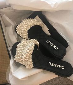 Chanel Slippers, Flat Slippers Sandals, Pearl Sandals, Chanel Outfit, Slipper Sandals, Dream Shoes, Luxury Shoes