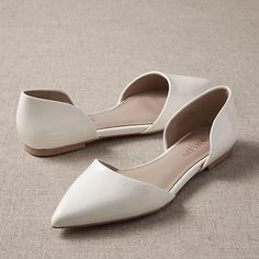 Anthropologie Bhldn Women’s Size 7 Ibby Pointed Toe Patent Leather Flats In Ivory Cream Classic Dorsay Silhouette Patent Leather Upper And Leather Sole Pointed Toe Excellent Condition, Never Worn Out. Faint Scuff On The Toe As Shown In Pictures White Chic Closed Toe Pointed Flats, Chic White Closed Toe Pointed Flats, Chic White Pointed Toe Closed Flats, Chic White Pointed Toe Flats, White Pointed Toe Flats For Evening Spring Event, White Pointed Toe Flats For Evening Spring, Elegant Cream Pointed Toe Flats For Spring, Bhldn Shoes, Wedding Boards