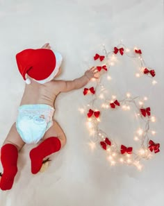 Christmas 6 Month Old Pictures, Christmas Photoshoot For Babies, 1 Month Old Baby Pictures November, Christmas Monthly Milestone Pictures, Cute Christmas Baby Pictures, 3 Month Boy Photo Shoot, 3 Month Picture Ideas