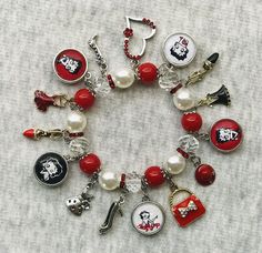 Betty Boop Outfits, Betty Boop Bracelet, Betty Boop Gifts, Betty Boop Jewelry, Original Betty Boop, Xoxo Jewelry, Beaded Charm Bracelet, Betty Boop Cartoon, Betty Boop Art