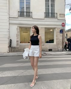 White Short Outfits Women, China Summer Fashion, Rich Tita Outfit Casual, Tita Outfit Aesthetic, Tita Fits Ideas, Rich Tita Outfits Ideas, Asian Summer Fashion, Rich Tita Outfit, Korea Summer Fashion