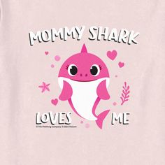 a pink t - shirt that says mommy shark loves me