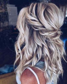 Aesthetics Hairstyles, Hairstyling Tips, Bridemaids Hairstyles, Hat Outfits, Wedding Hair Half, Wedding Hair Up, Bridesmaids Hair, Mother Of The Bride Hair, Bridesmaid Hair Makeup