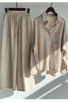 This linen set is so perfect for our petite girlies! High Waisted Slacks, Shirt Collar Pattern, Woman Suit Fashion, Plus Size Vintage, Linen Suit, Sweatshirt Set, Maxi Robes, Pantalon Large, Womens Long Sleeve Shirts